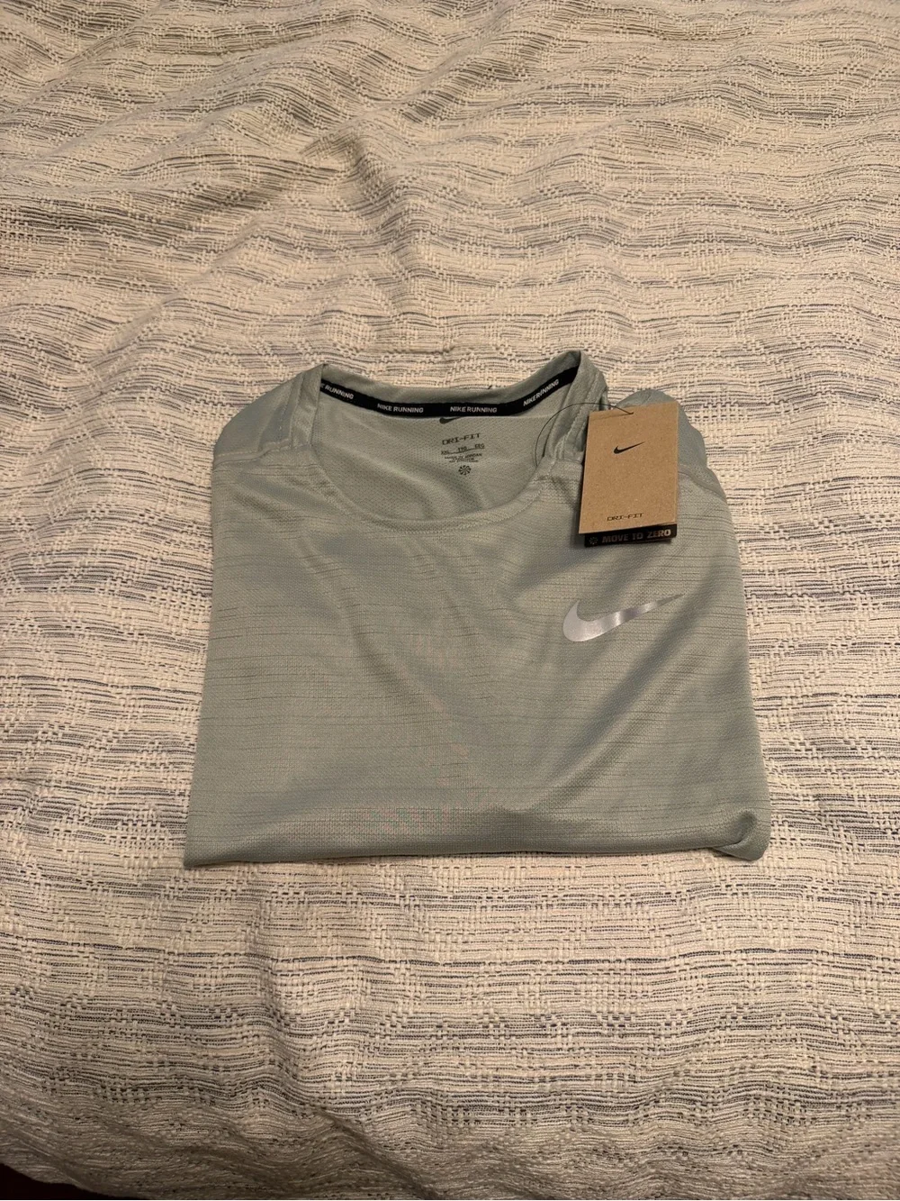 Nike Men’s Short Sleeve Dri-FIT Tee in Green READ DESCRIPTION